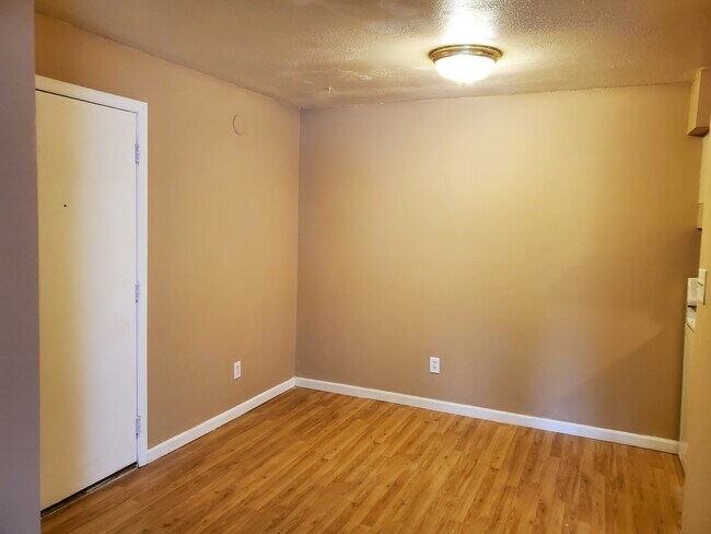 Building Photo - 3105 Heritage Dr