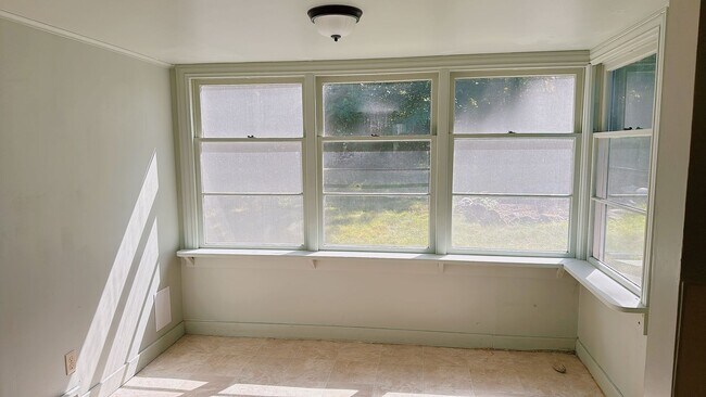 Foto del edificio - Cute 3bdrm/1 bath cottage with big yard
