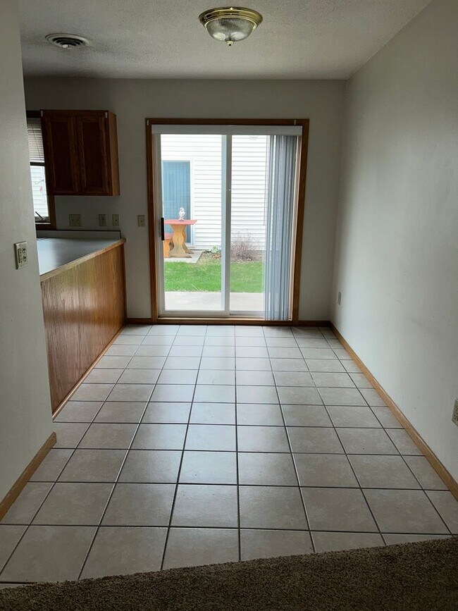 Building Photo - 2 Bedroom Twin Home