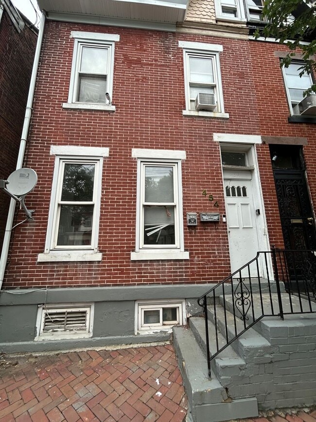 Building Photo - 454 W Hanover St
