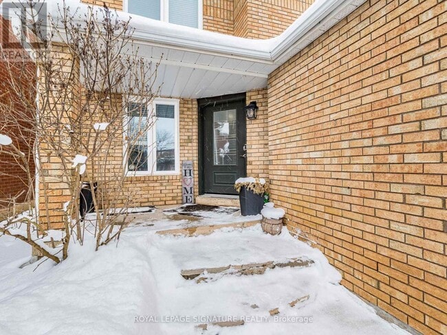 Building Photo - 303 Howard Crescent