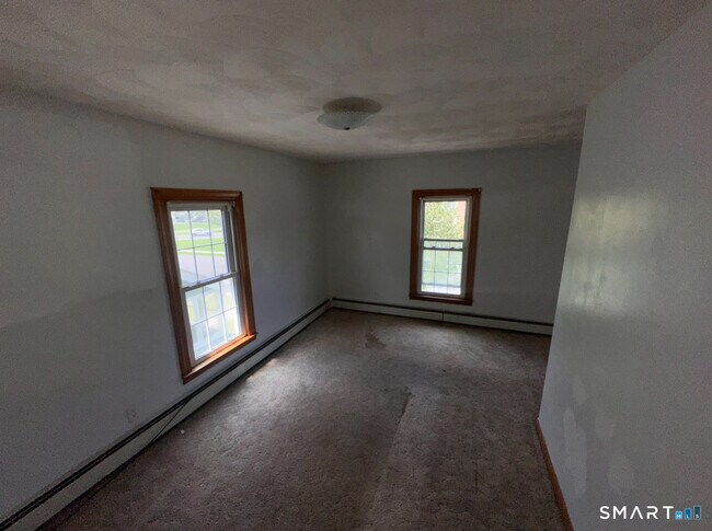 Foto del edificio - 15 Woodbridge Ave
