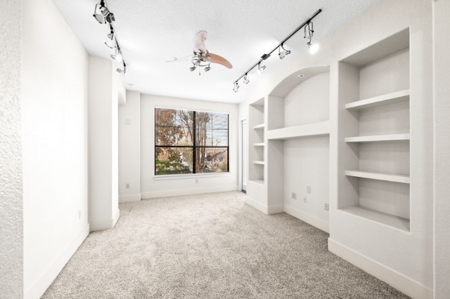 Building Photo - 2600 Hillsboro Pike