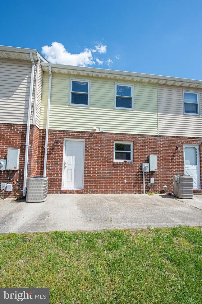 Building Photo - 726 Hemlock St