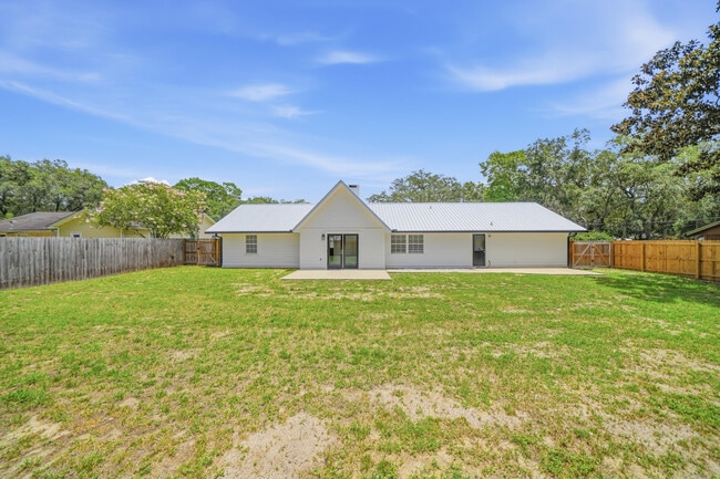 Building Photo - 942 Rue De Palms