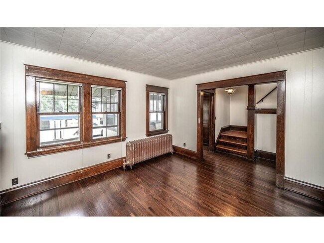 Building Photo - August 1st 2026- Large 5 Bedroom Single Fa...