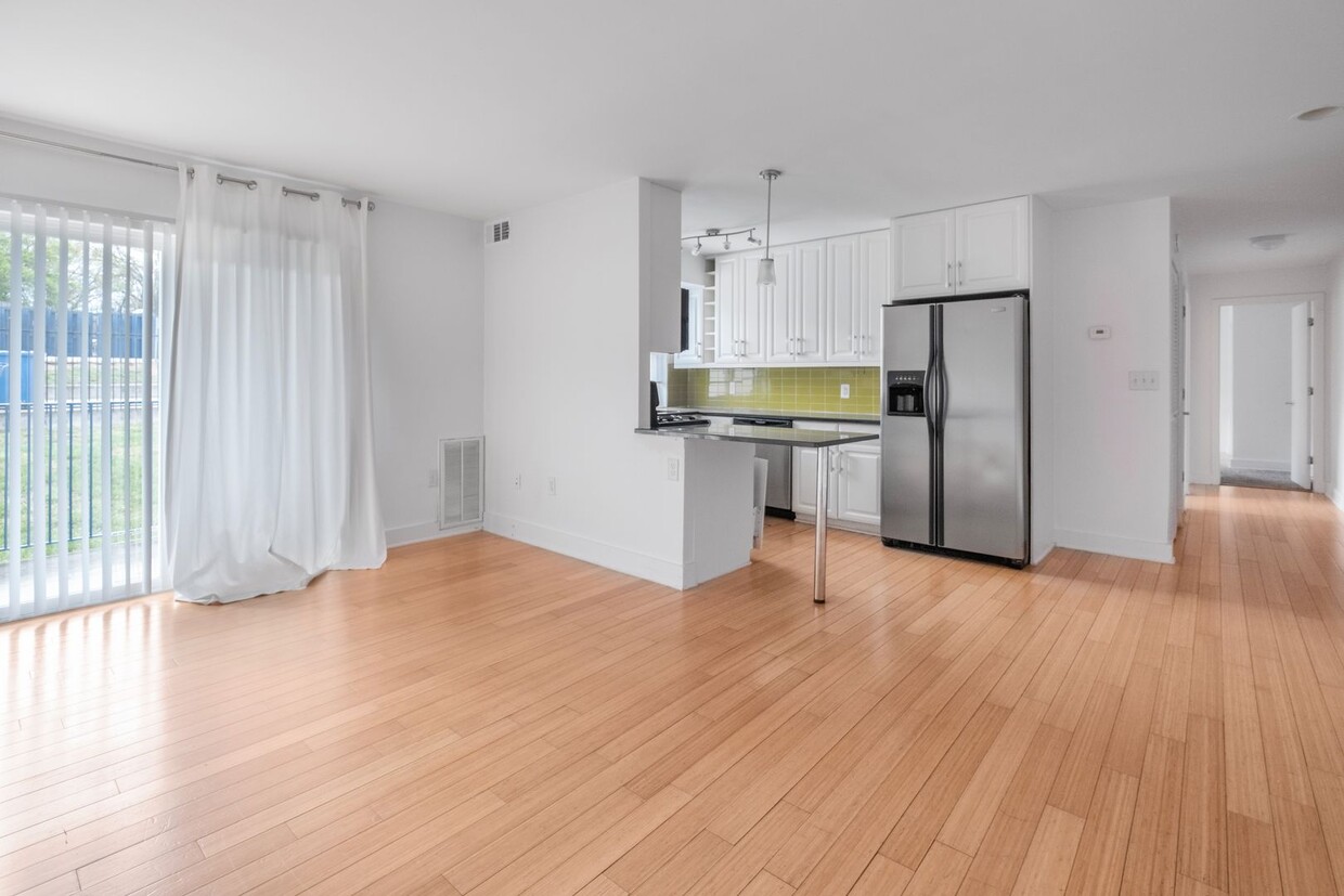 Foto principal - Lovely 2 BR/1 BA condo in Anacostia!
