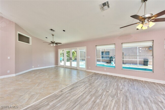 Foto del edificio - 691 Melville Ct