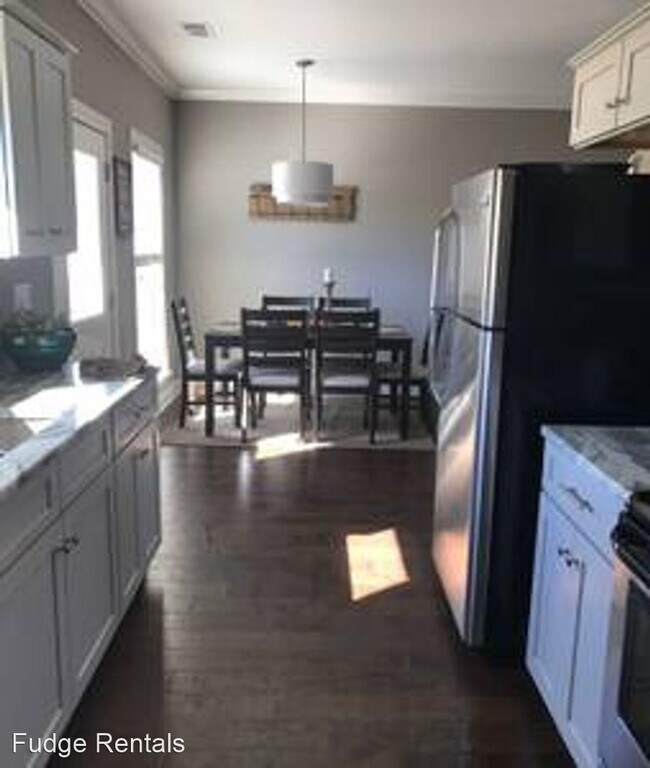 Building Photo - 4 br, 4.5 bath House - 438 Walker Circle