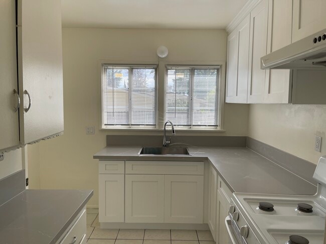 Building Photo - 10540 Daines Dr