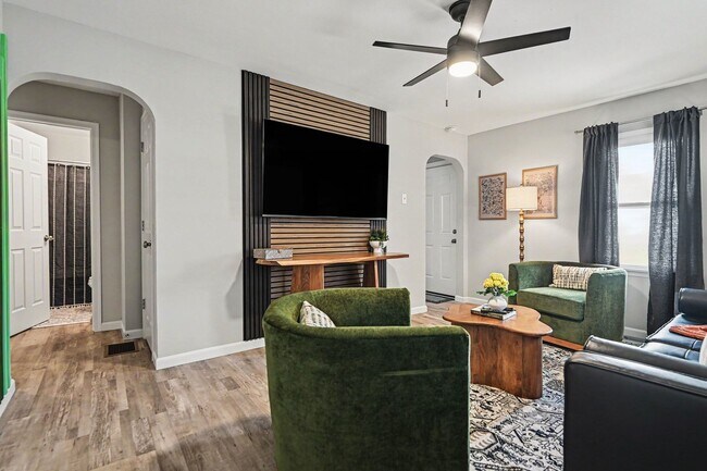 Foto del edificio - 102 E Home Ave
