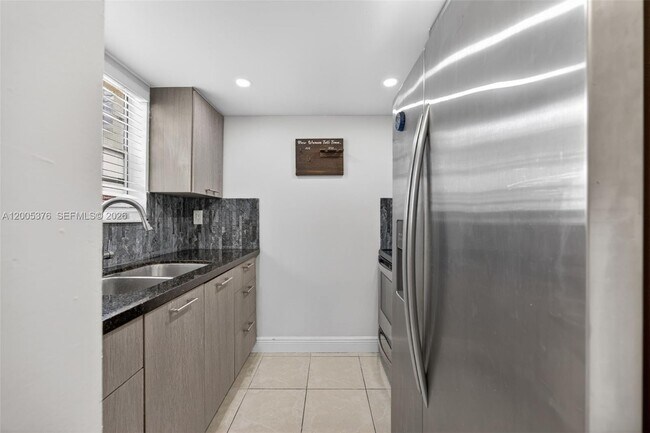Building Photo - 8550 SW 109th Ave