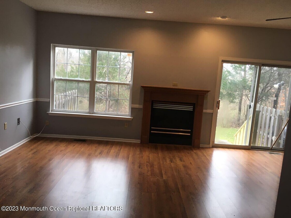 Primary Photo - 1607 Wagon Wheel Ct