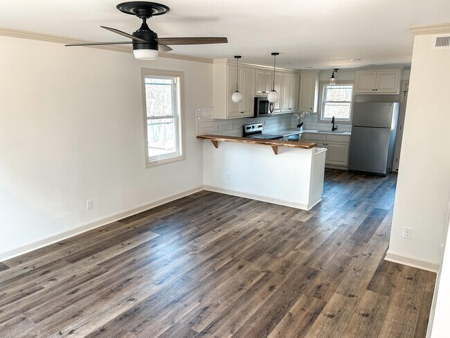 Building Photo - 177 N Clarendon Dr