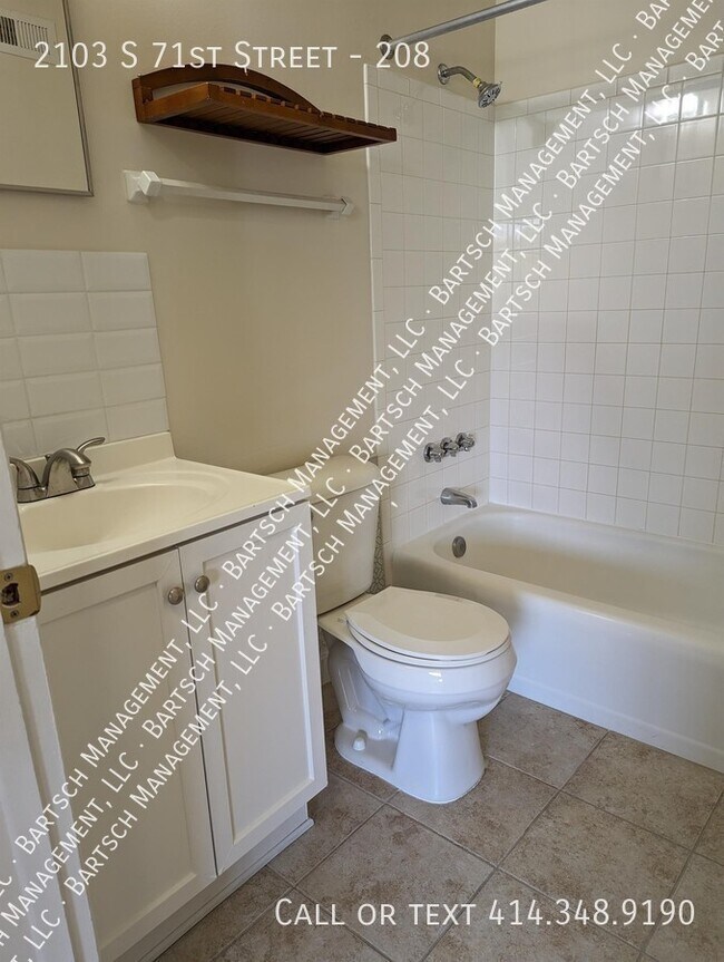 Building Photo - 2103 S 71st St