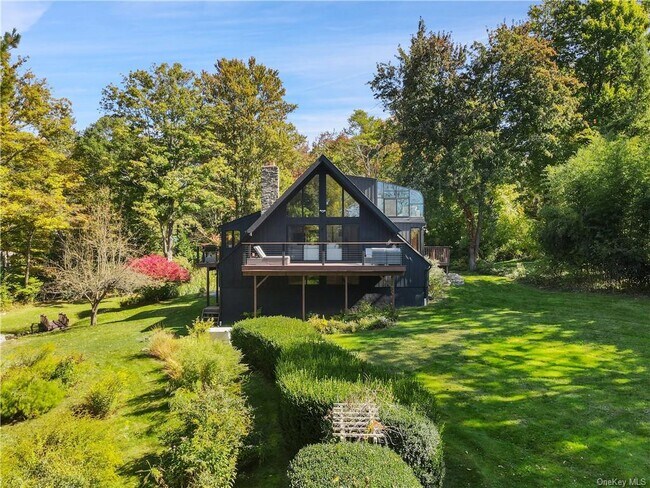 Building Photo - 10 Hilltop Dr