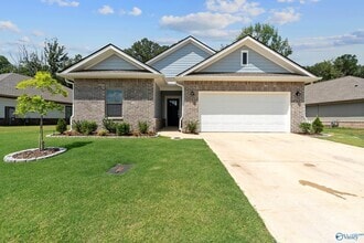 Building Photo - 14971 Greenleaf Dr