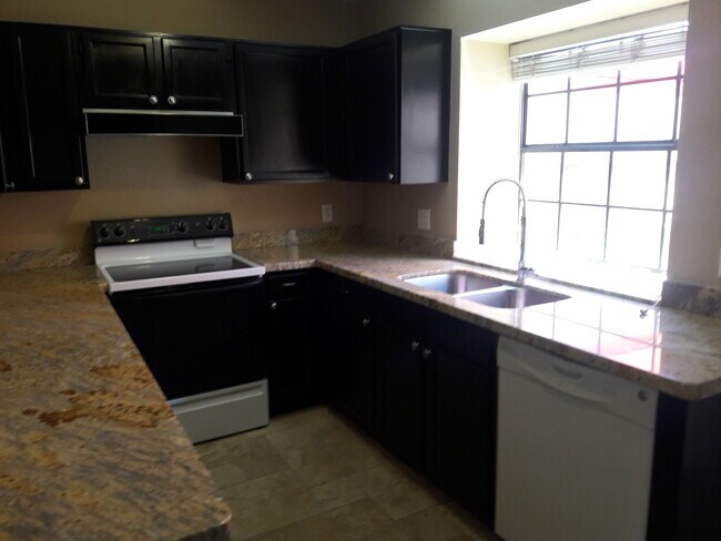 Building Photo - 4901 E Kelton Ln
