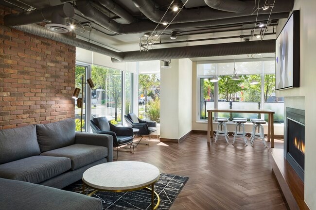 Building Photo - Fifteen15