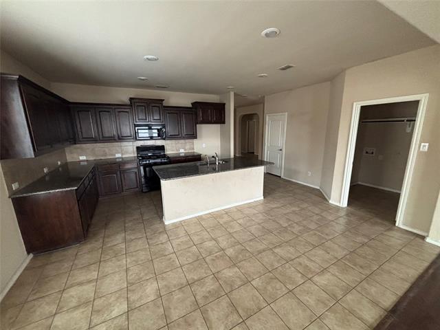 Foto del edificio - 6909 Cloudcroft Ln