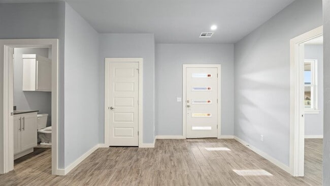 Building Photo - 214 Olde Ml Ct