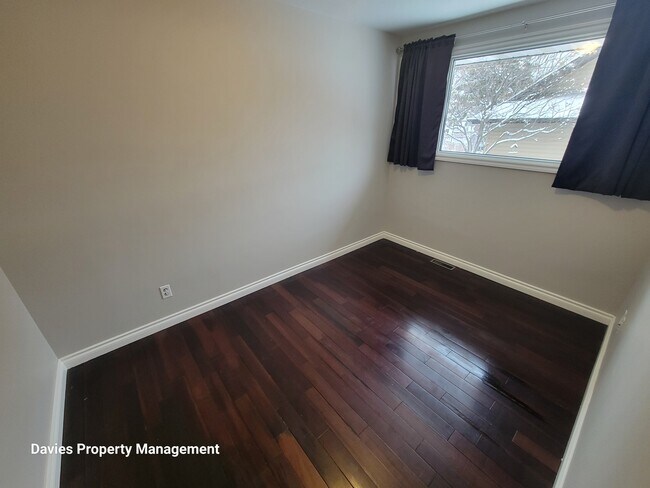 Building Photo - 9239-9148 148 St NW