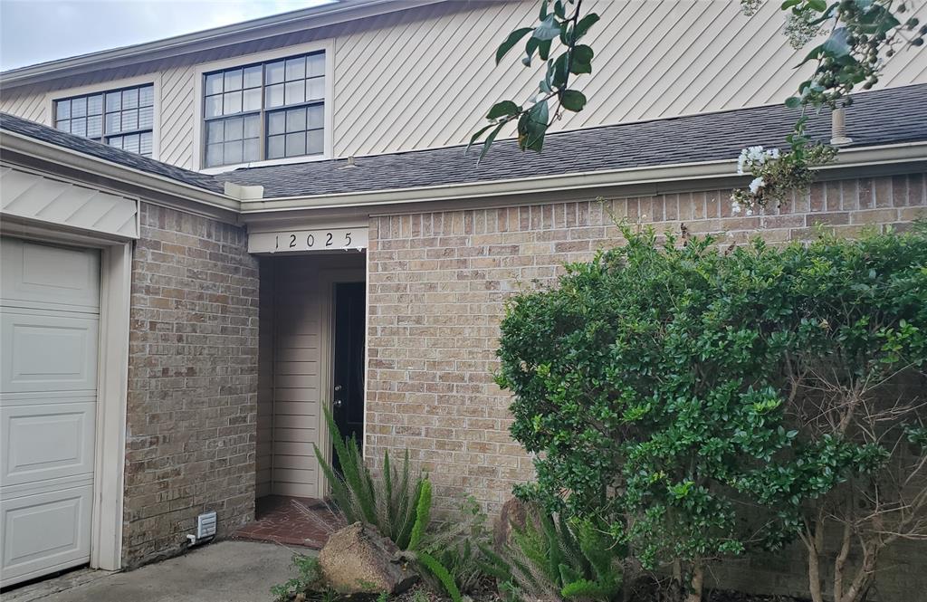 Foto principal - 12025 Champion Forest Dr