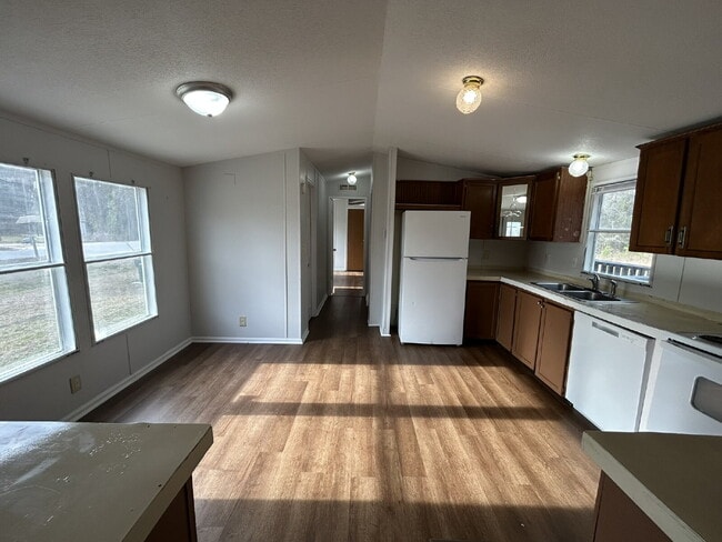 Building Photo - Mobile Home For Rent