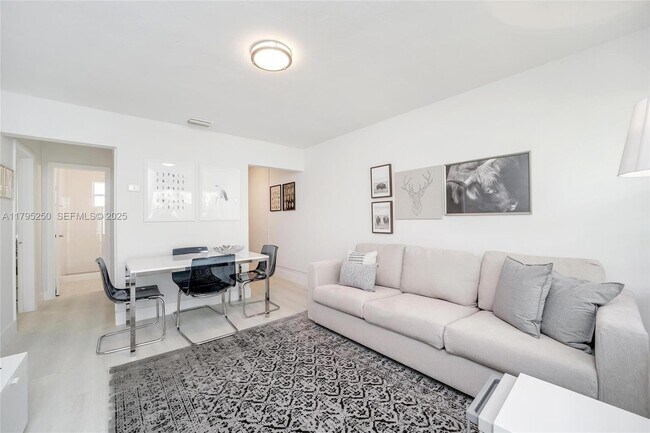 Building Photo - 6210 SW 59th Pl