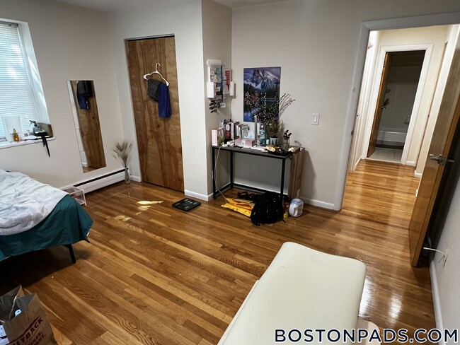 Building Photo - 110 Babcock St