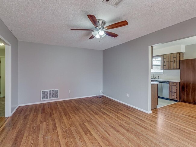 Foto del edificio - 724 Red Oak Terrace