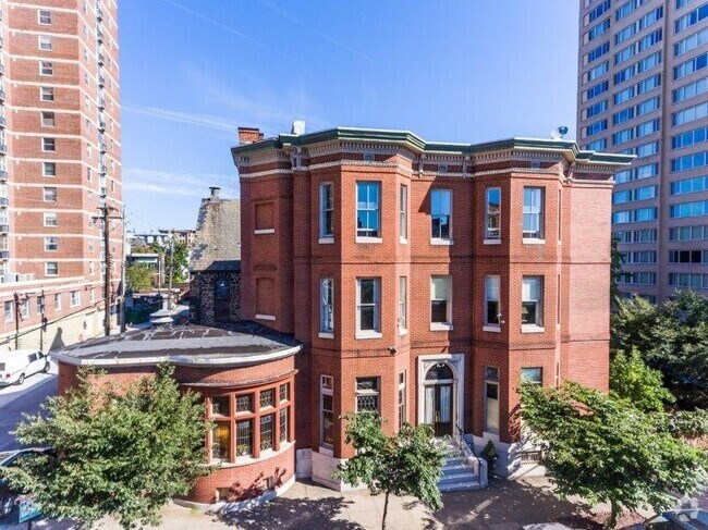 Building Photo - 106 E Chase St