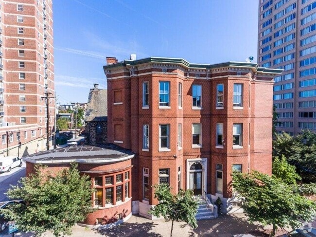 Building Photo - 106 E Chase St