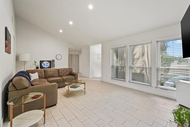 Foto del edificio - 2213 Broadlawn Dr