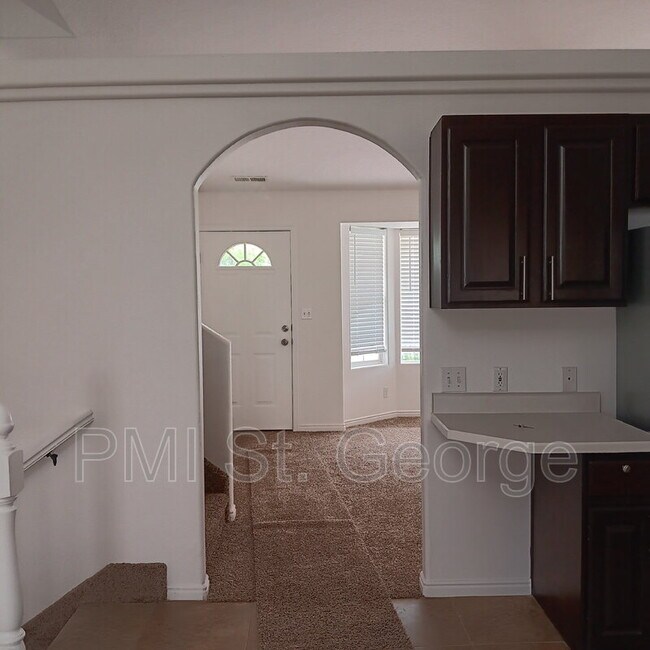Building Photo - 1947 E 40 S Cir