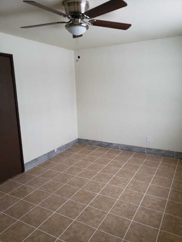 Foto del edificio - 8835 N Swan Rd