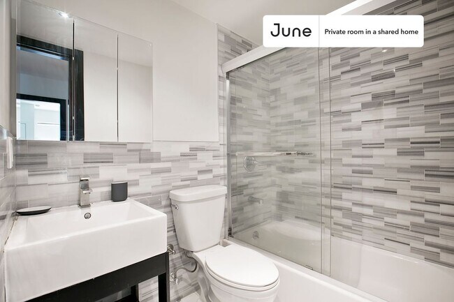 Building Photo - Private bedroom in 6 bed/2 bath Home