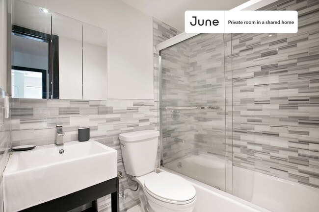 Building Photo - Private bedroom in 6 bed/2 bath Home