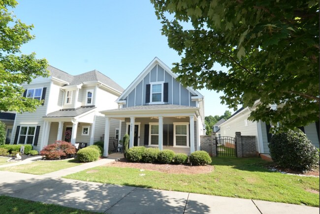 Foto del edificio - Charming 3-Bed, 3.5-Bath Home in a Peacefu...