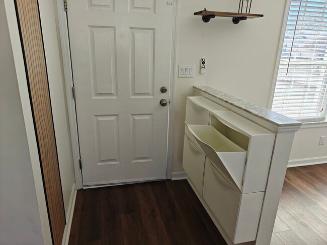 Foto del edificio - 3840 Goforth Dr