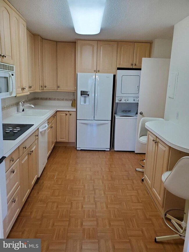 Foto del edificio - 8360 Greensboro Dr
