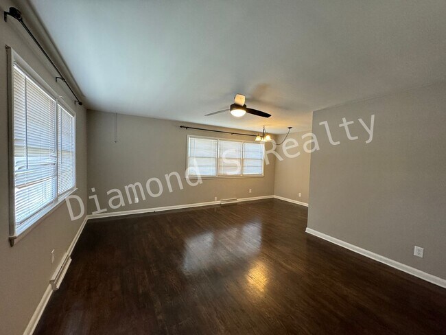 Foto del edificio - 2742 S Stewart Ave
