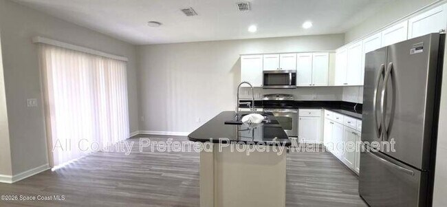 Building Photo - 1390 Lara Cir