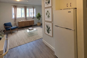 Building Photo - Maureen