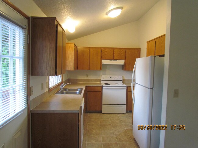 Building Photo - ~Beautiful Two-story Home Located in the N...