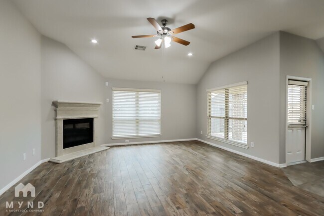 Foto del edificio - 20818 Falcon Hill St