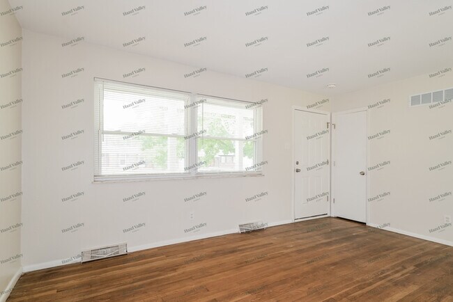 Foto del edificio - 1415 Cove Ln