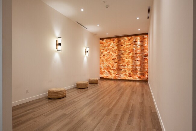 Photo du bâtiment - 1463 Av. Argyle