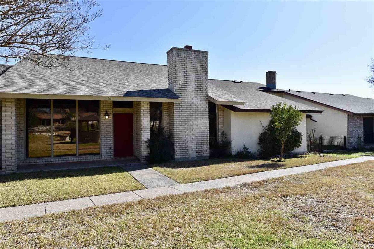 Primary Photo - 112 Hackberry Ln