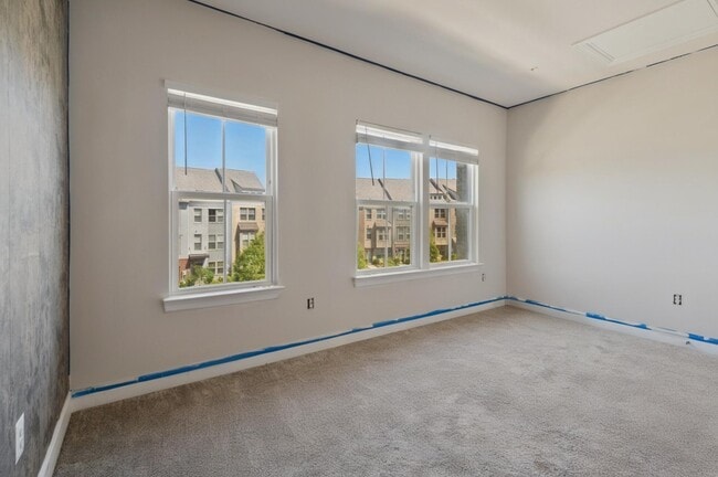 Building Photo - 306 Phoenix Dr